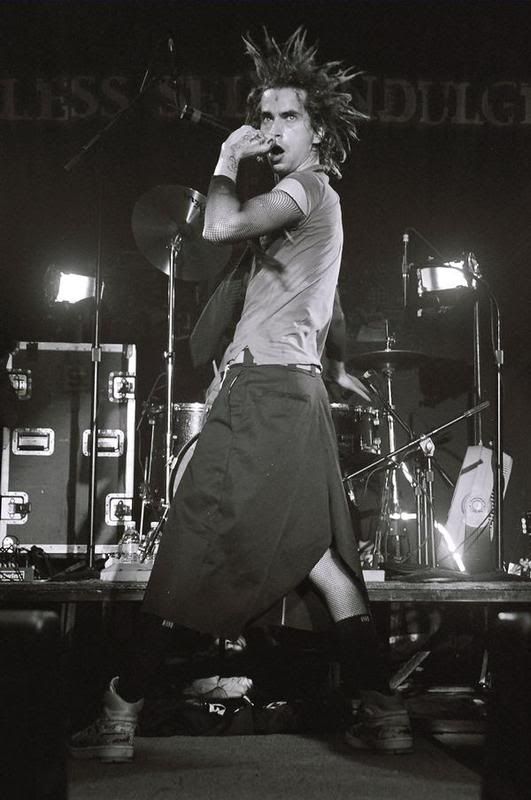 100 Great Performers (albums, Gwen Stefani, member, guitarist, shows